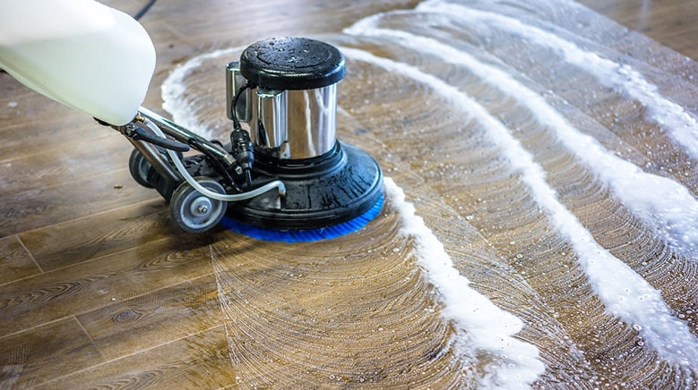 Como sacarle brillo a un piso opaco: 6 trucos efectivos para el hogar